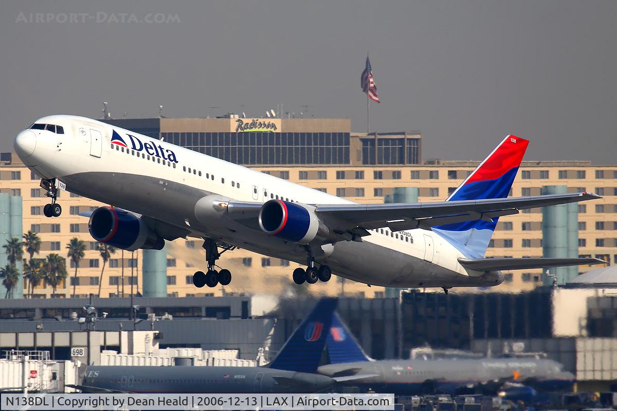 N138DL, 1991 Boeing 767-332 C/N 25409, Delta Airlines N138DL (FLT DAL937) climbing out from RWY 25R enroute to Hartsfield Jackson Atlanta Int'l (KATL).