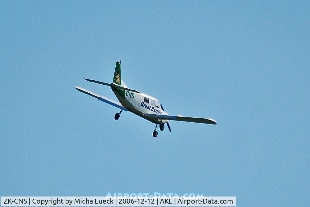 ZK-CNS, Piper PA-32-260 Cherokee Six C/N 32-686, Turning on to finals