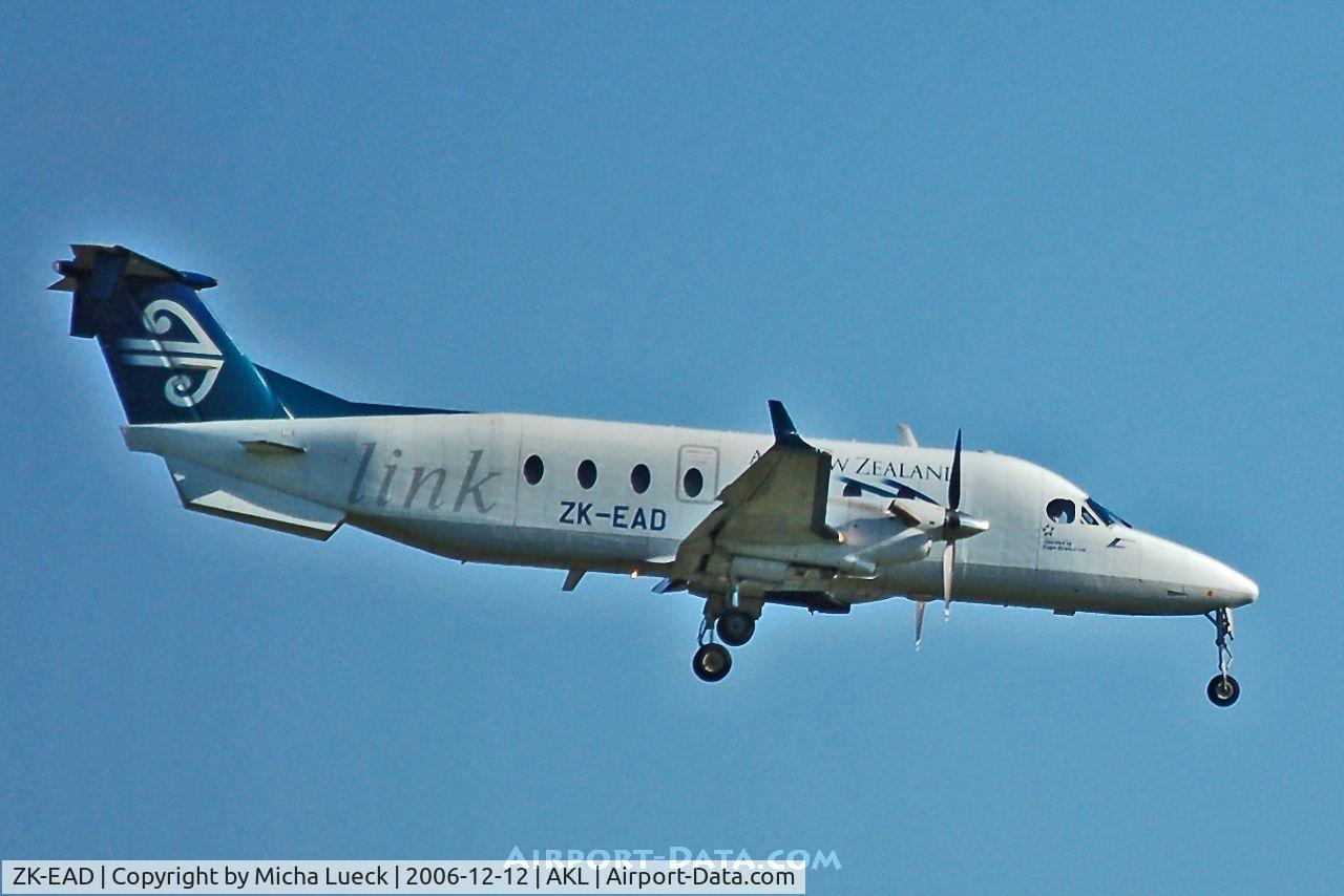 ZK-EAD, 2001 Beech 1900D C/N UE-427, on finals at Auckland