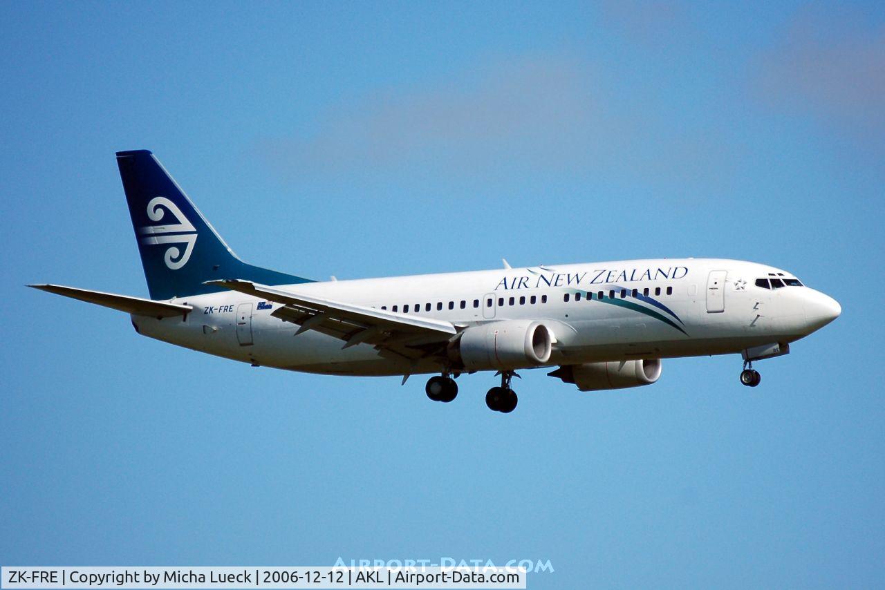 ZK-FRE, 1998 Boeing 737-3U3 C/N 28742, on finals at Auckland