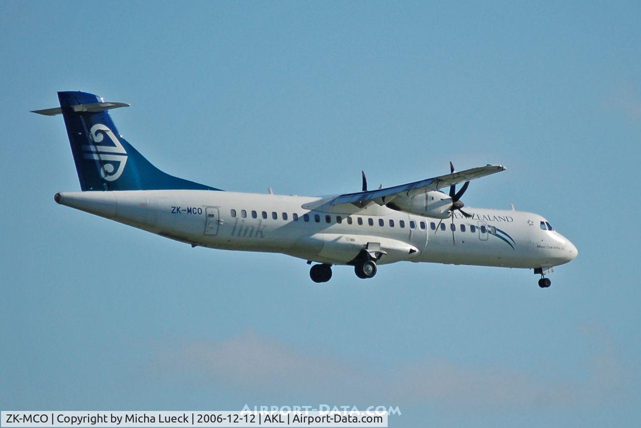 ZK-MCO, 1999 ATR 72-212A C/N 628, On short finals