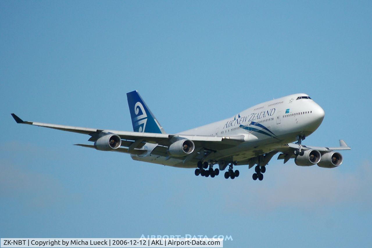 ZK-NBT, 1990 Boeing 747-419 C/N 24855, On approach to Auckland