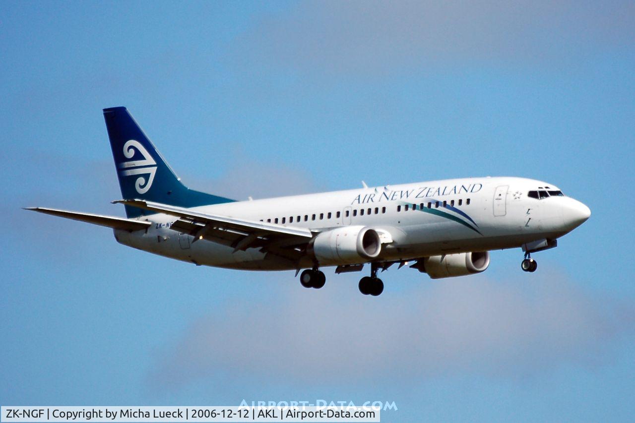 ZK-NGF, 1998 Boeing 737-3U3 C/N 28734, Approaching Auckland