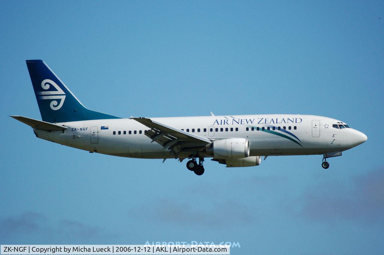 ZK-NGF, 1998 Boeing 737-3U3 C/N 28734, on finals at Auckland