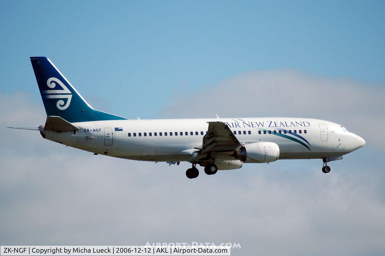 ZK-NGF, 1998 Boeing 737-3U3 C/N 28734, On short finals