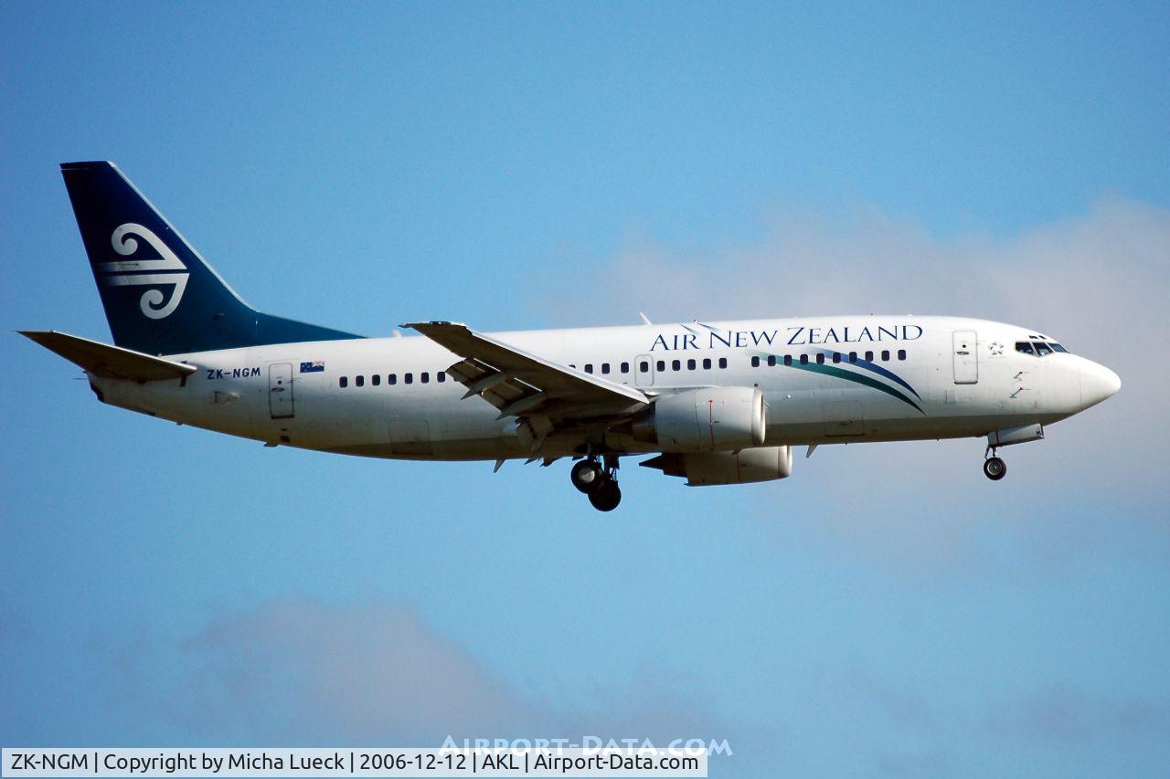 ZK-NGM, 1995 Boeing 737-3K2 C/N 28085, on finals at Auckland
