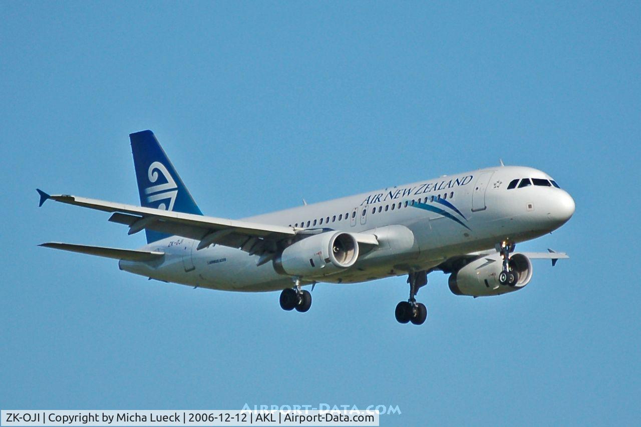 ZK-OJI, 2004 Airbus A320-232 C/N 2297, Approaching Auckland