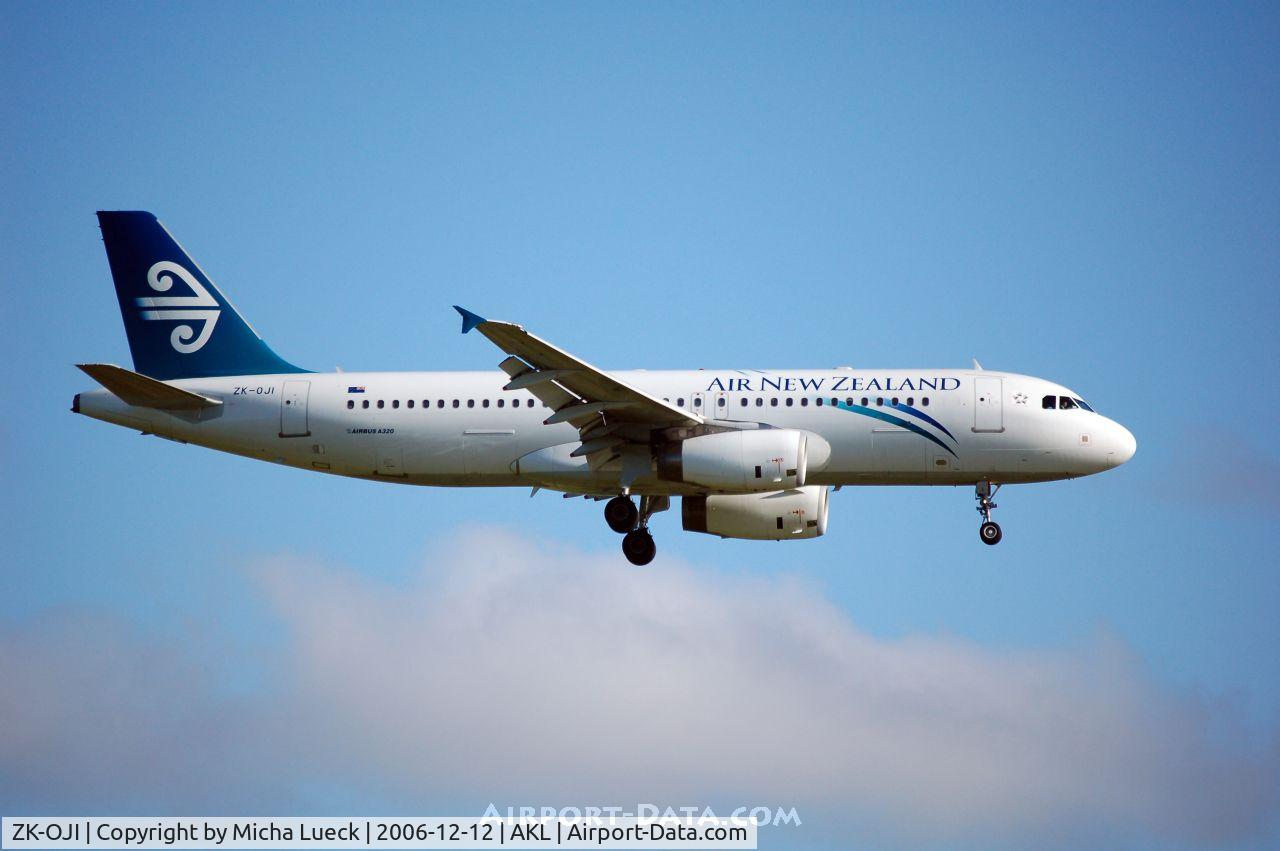 ZK-OJI, 2004 Airbus A320-232 C/N 2297, on finals at Auckland