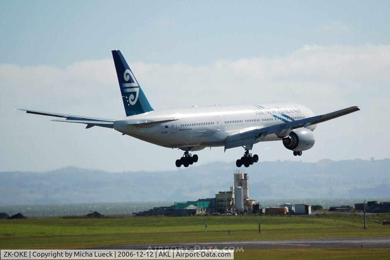 ZK-OKE, 2006 Boeing 777-219/ER C/N 32712, Seconds before touch-down