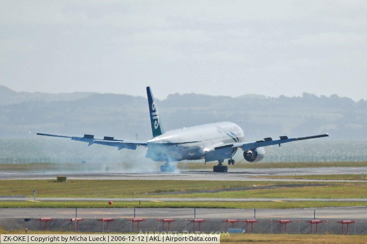 ZK-OKE, 2006 Boeing 777-219/ER C/N 32712, Burning rubber at touch-down in Auckland