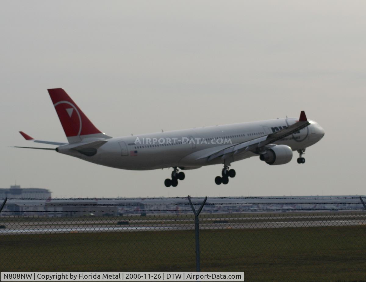 N808NW, 2004 Airbus A330-323 C/N 0591, A330 landing on 22R