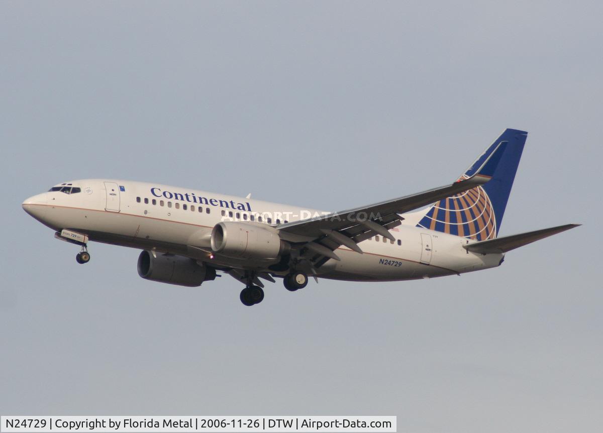 N24729, 1999 Boeing 737-724 C/N 28945, 737NG
