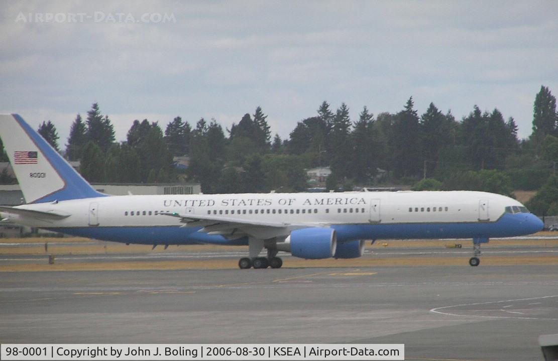 98-0001, 1998 Boeing VC-32A (757-200) C/N 29025, USAF SAM B-757 taxi at Seatac Airport.