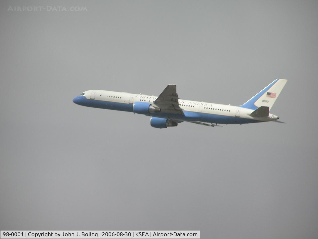98-0001, 1998 Boeing VC-32A (757-200) C/N 29025, USAF SAM B-757 departing Seatac Airport