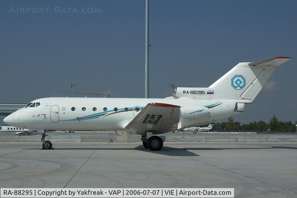 RA-88295, 1973 Yakovlev Yak-40 C/N 29-13, Yak Service Yakovlev 40
