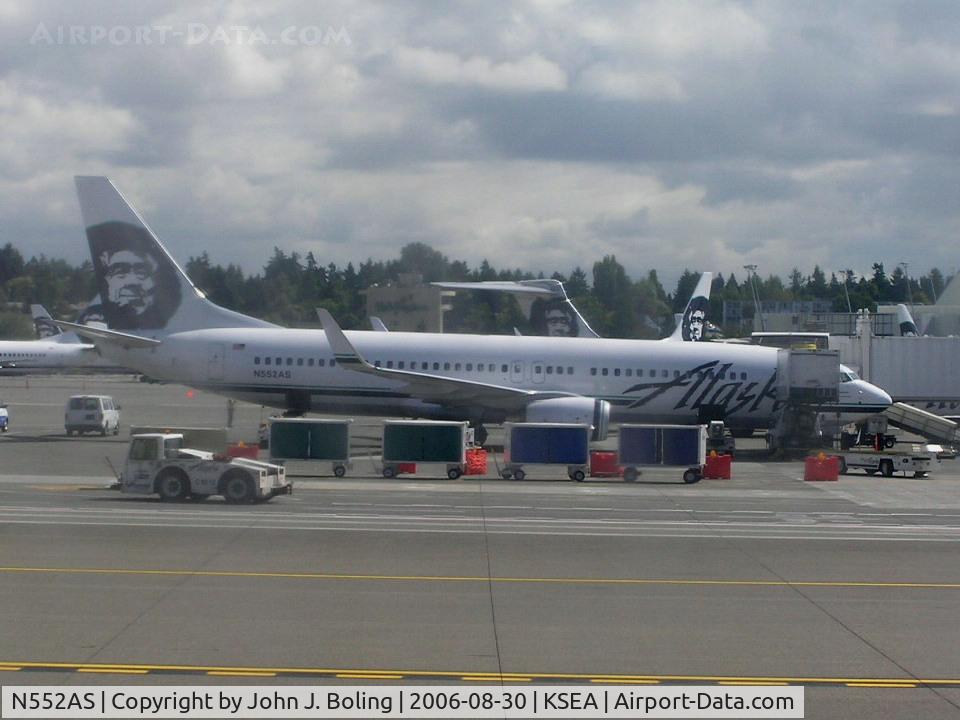 N552AS, 2006 Boeing 737-890 C/N 34595, Alaska B-737 at gate Seatac