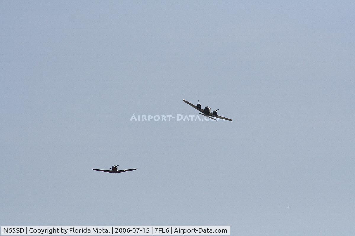 N65SD, 1967 Piper PA-30 B Twin Comanche C/N 30-1431, Formation break over Spruce Creek