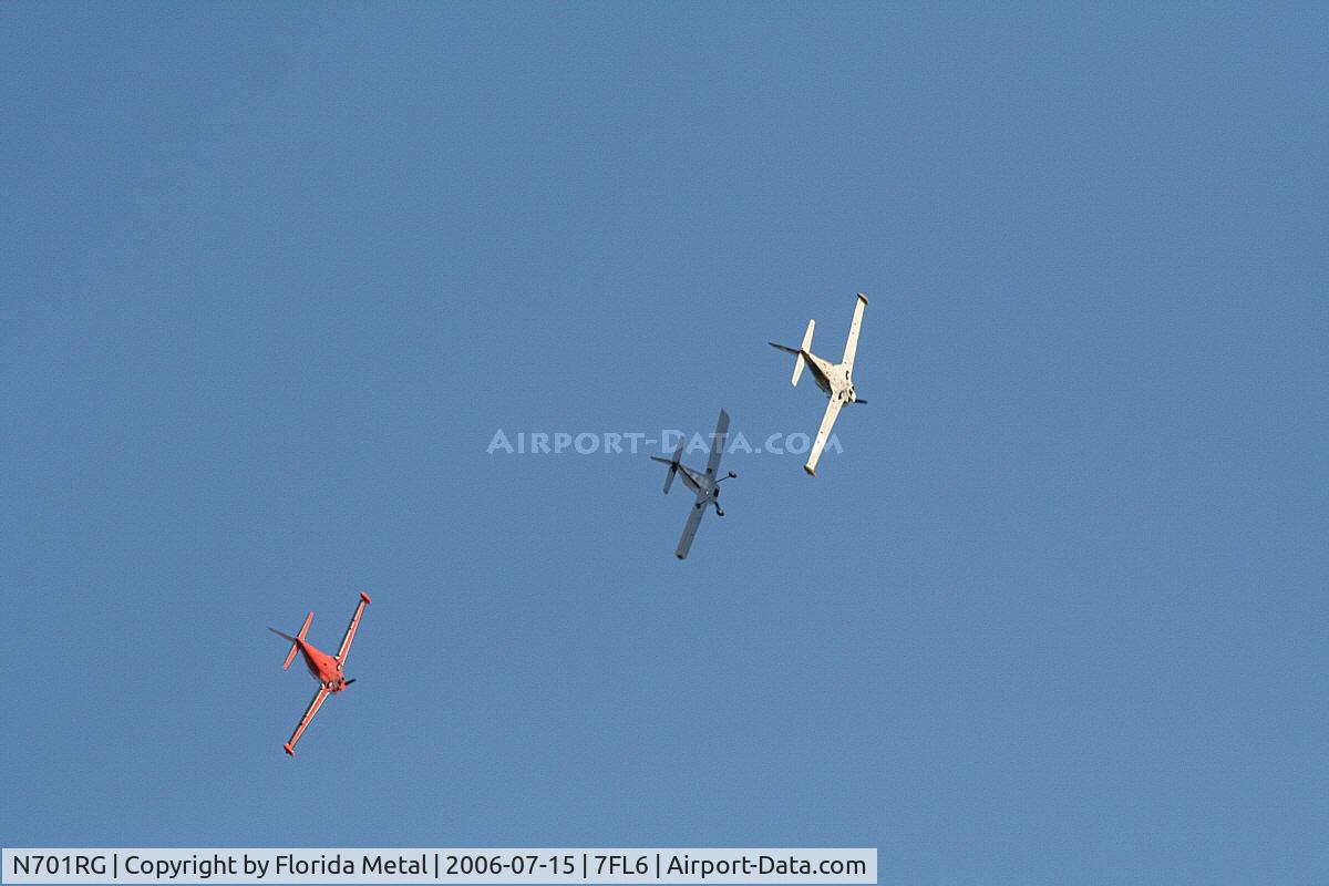 N701RG, SIAI-Marchetti F-260B C/N 11-10, formation