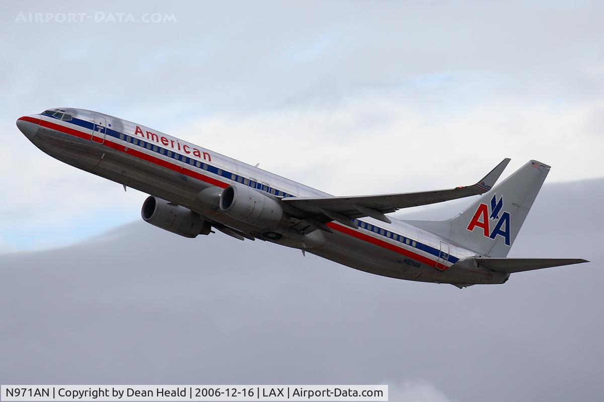 N971AN, 2001 Boeing 737-823 C/N 29547, American Airlines N971AN (FLT AAL2452) climbing out from RWY 25R on a cold, stormy afternoon enroute to Dallas Fort Worth Int'l (KDFW).