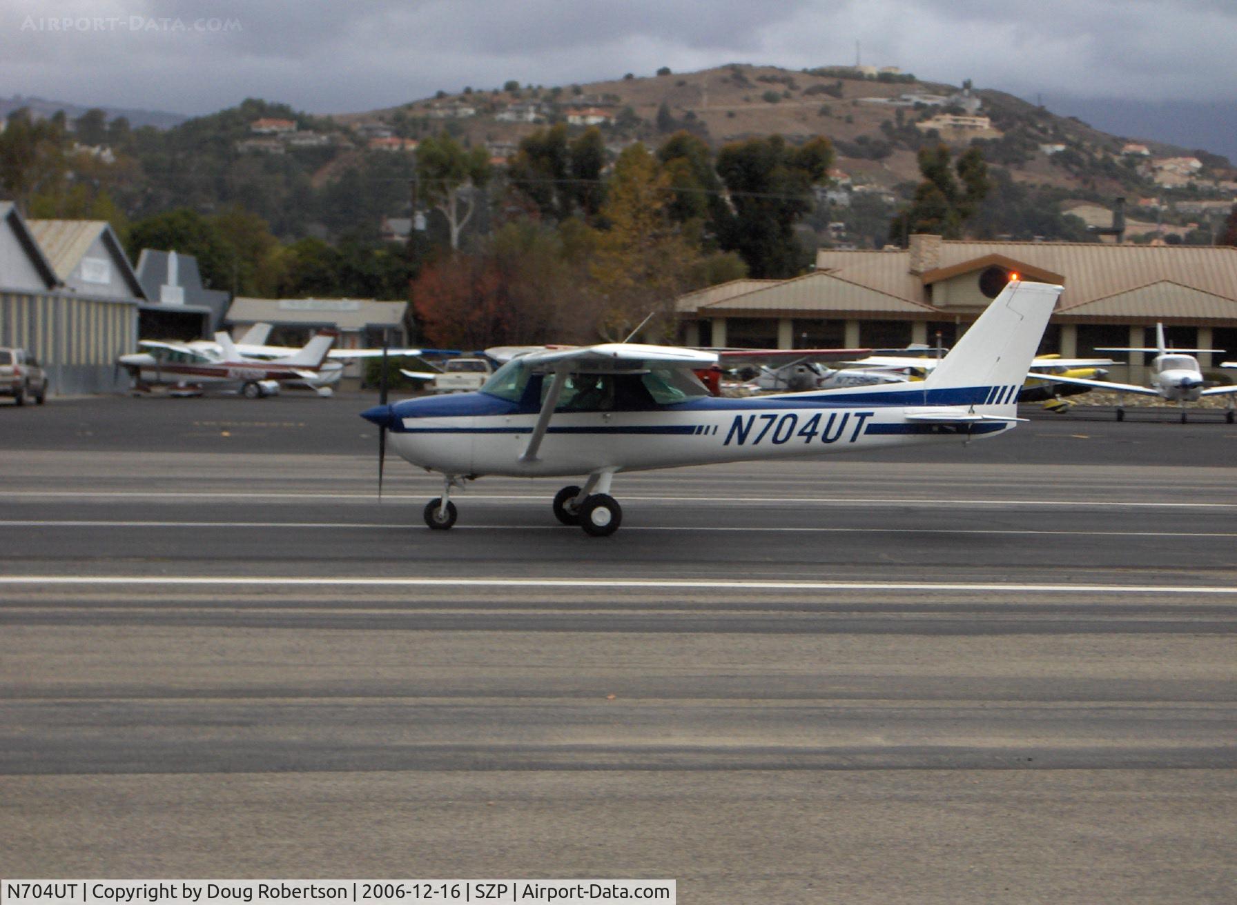 N704UT, 1976 Cessna 150M C/N 15078891, 1976 Cessna 150M, Continental O-200 100 Hp, dual instruction flight landing roll Rwy 22
