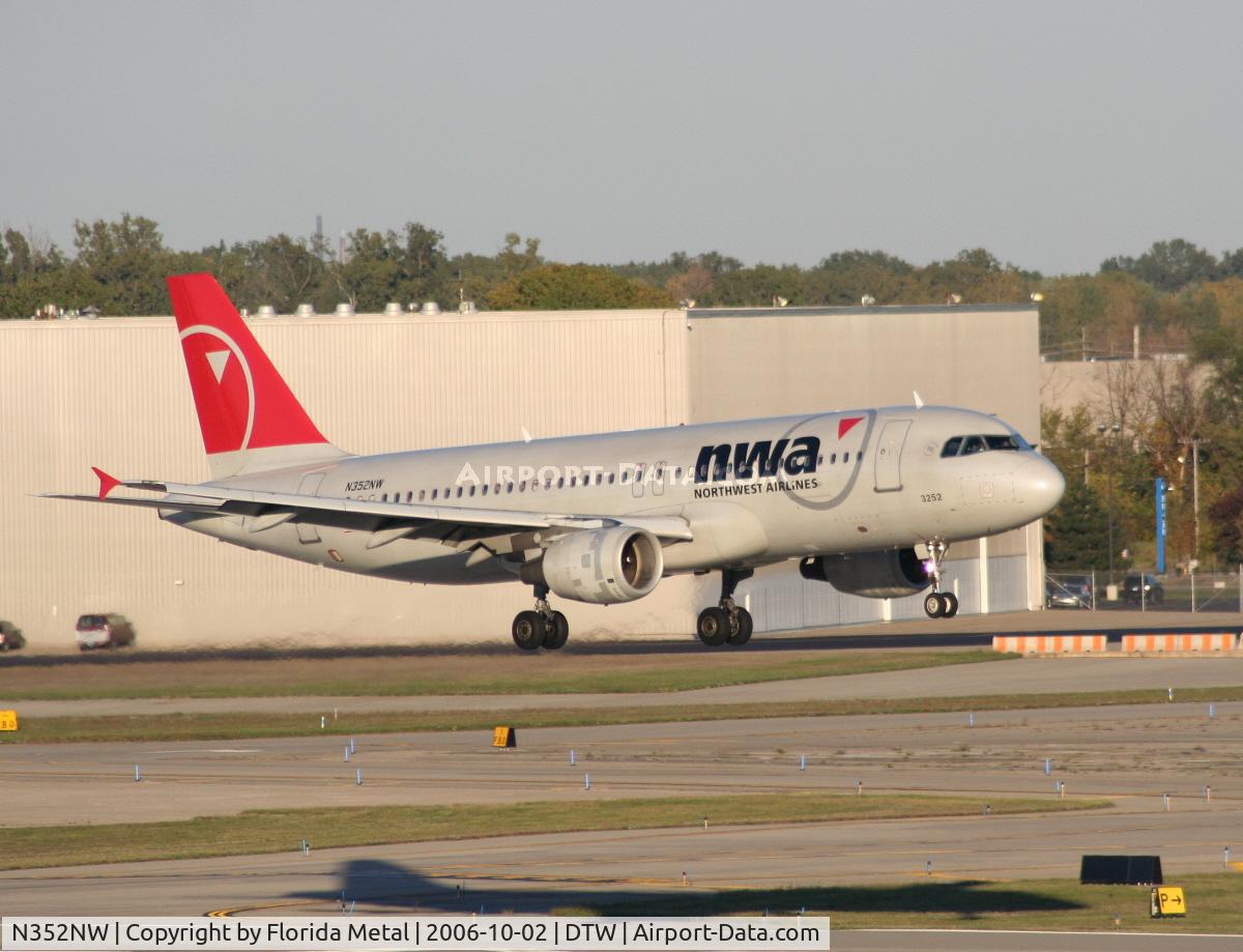 N352NW, 1998 Airbus A320-212 C/N 778, Northwest