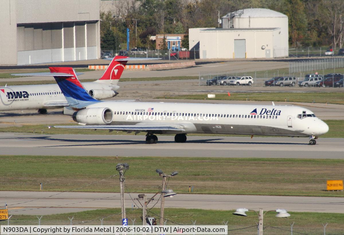 N903DA, 1995 McDonnell Douglas MD-90-30 C/N 53383, Delta MD-90