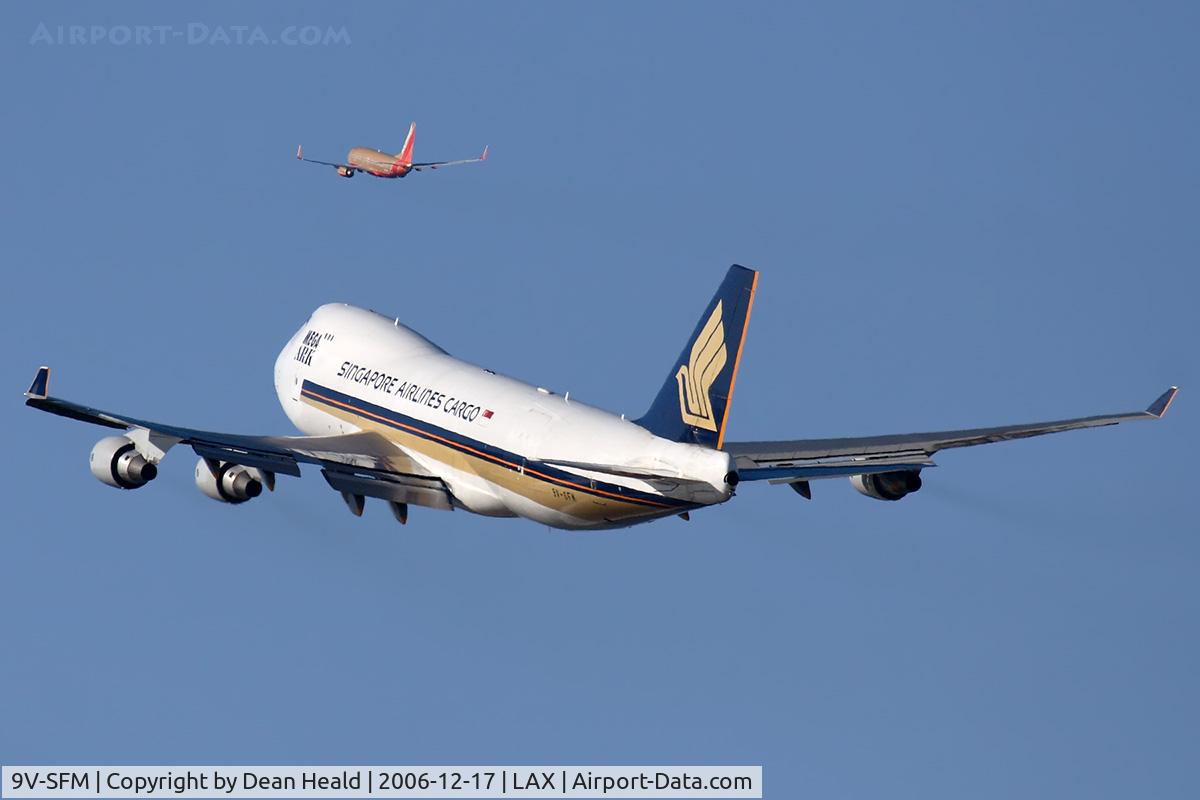 9V-SFM, 2003 Boeing 747-412F/SCD C/N 32898, Singapore Airlines Cargo 9V-SFM (FLT SQC7883) climbing out from RWY 25R enroute to Brussels Nat'l (EBBR), while SWA1482 climbs out from 24L enroute to San Jose Int'l (KSJC).