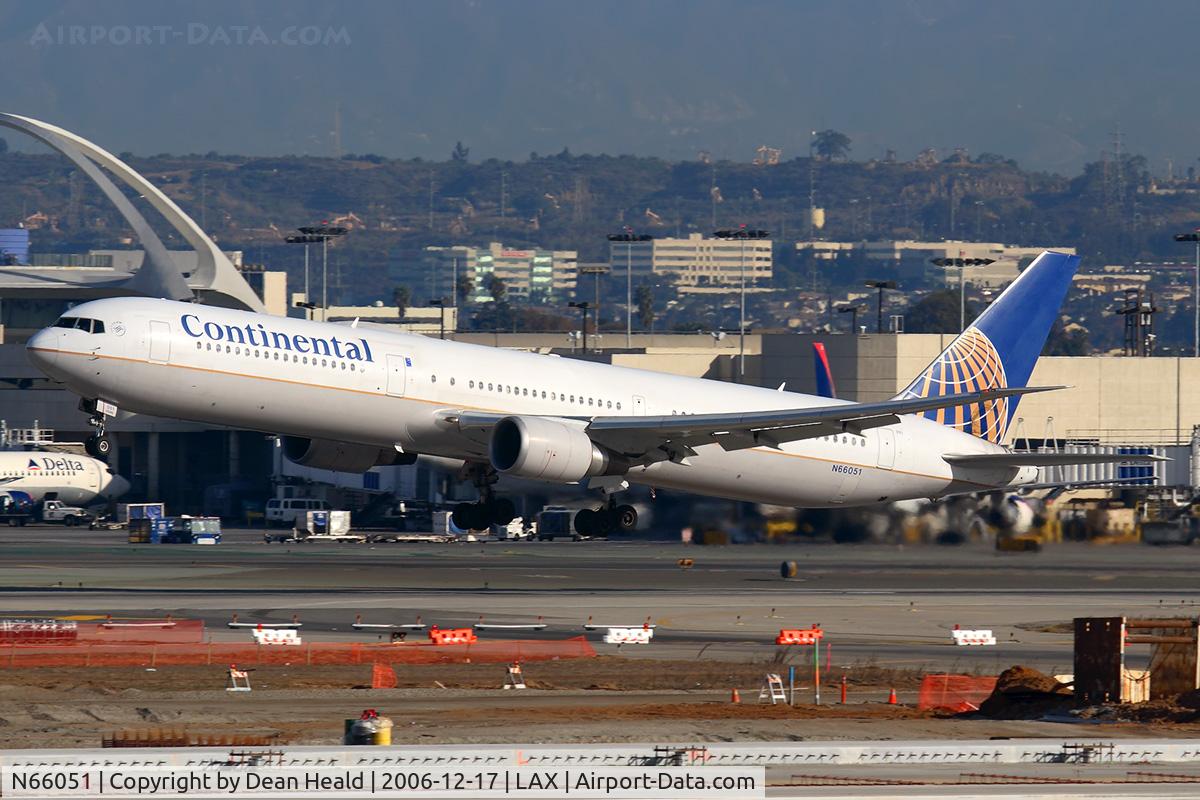 N66051, 2000 Boeing 767-424/ER C/N 29446, Continental Airlines N66051 (FLT COA3) departing RWY 25R enroute to Honolulu Int'l (PHNL).