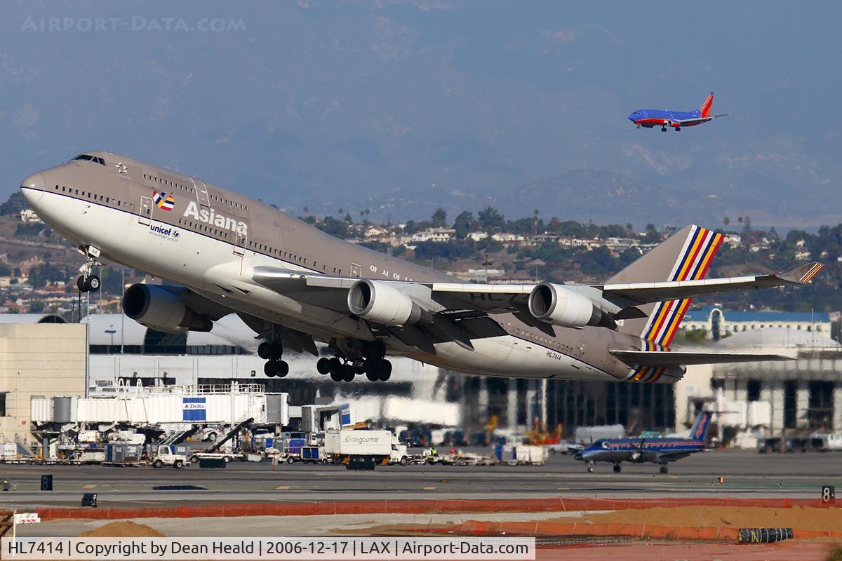 HL7414, 1991 Boeing 747-48EM(BDSF) C/N 25452, Asiana Airlines HL7414 (FLT AAR201) climbing out from RWY 25R enroute to Incheon Int'l (RKSI)-Seoul, South Korea, while a Southwest 737 is on final approach to RWY 24R.