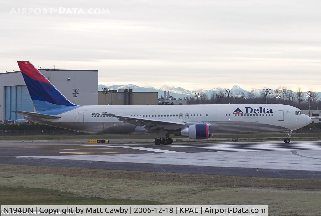 N194DN, 1997 Boeing 767-332 C/N 28451, Departing Paine Field for Sea-Tac Airport