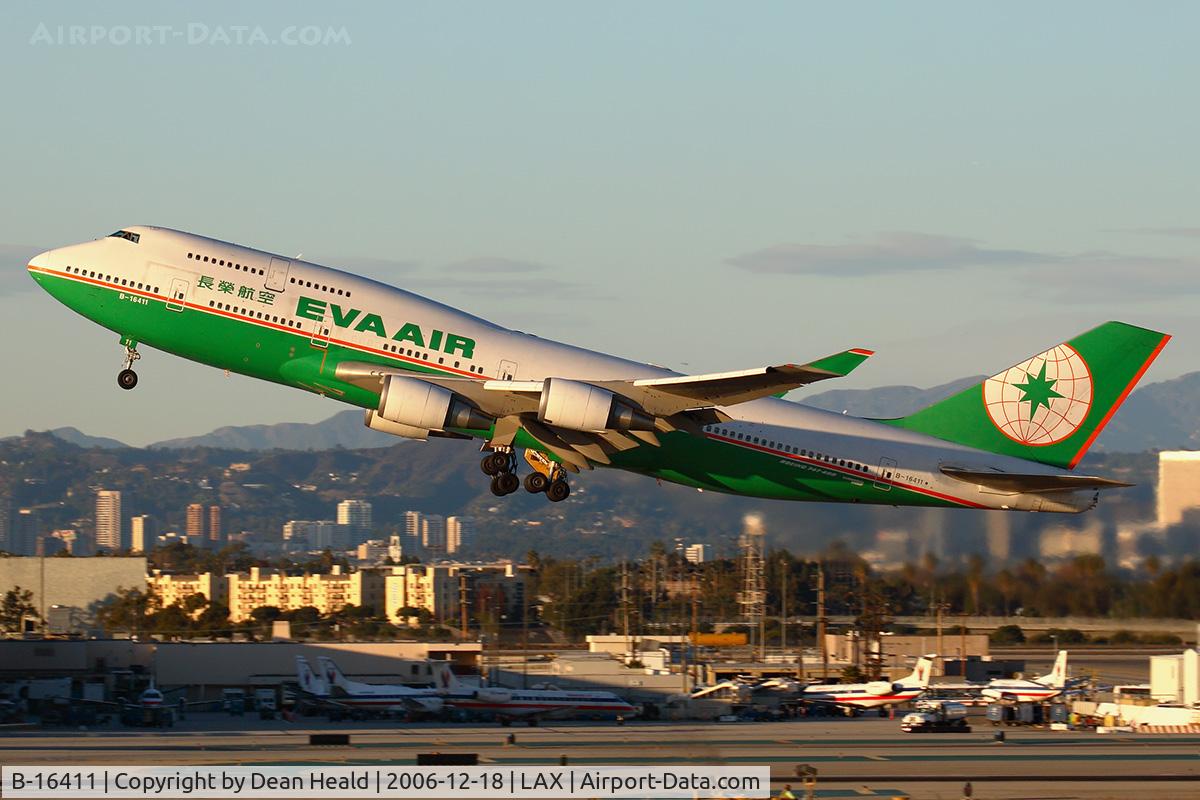 B-16411, Boeing 747-45E C/N 29111, EVA Air B-16411 (FLT EVA11) climbing out from RWY 25R enroute to Chiang Kai Shek Int'l (RCTP) - Taipei, Taiwan on a cold, clear December afternoon.