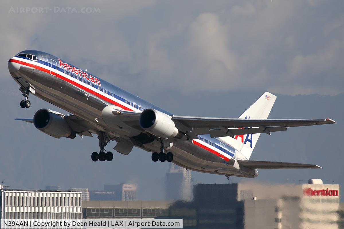 N394AN, 1998 Boeing 767-323/ER C/N 29431, American Airlines N394AN (FLT AAL2434) climbing out from RWY 25R enroute to Dallas Fort Worth Int'l (KDFW).