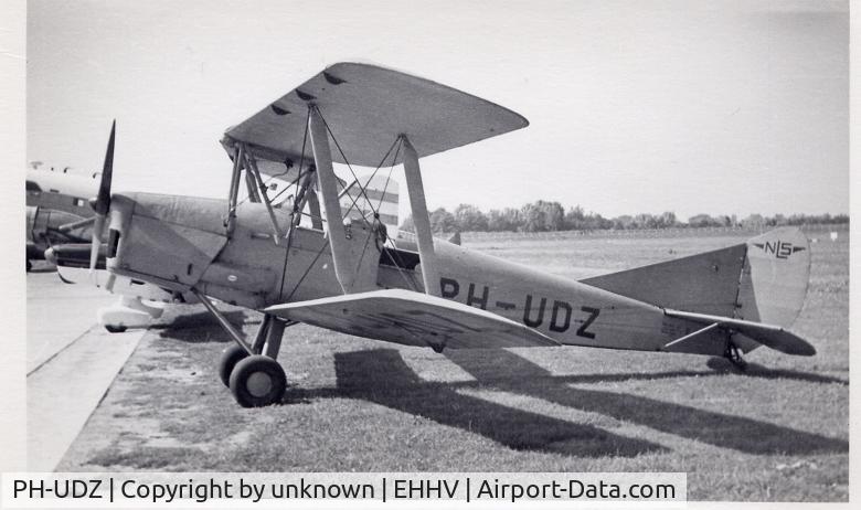 PH-UDZ, 1940 De Havilland DH-82A Tiger Moth II C/N 85812, the old days