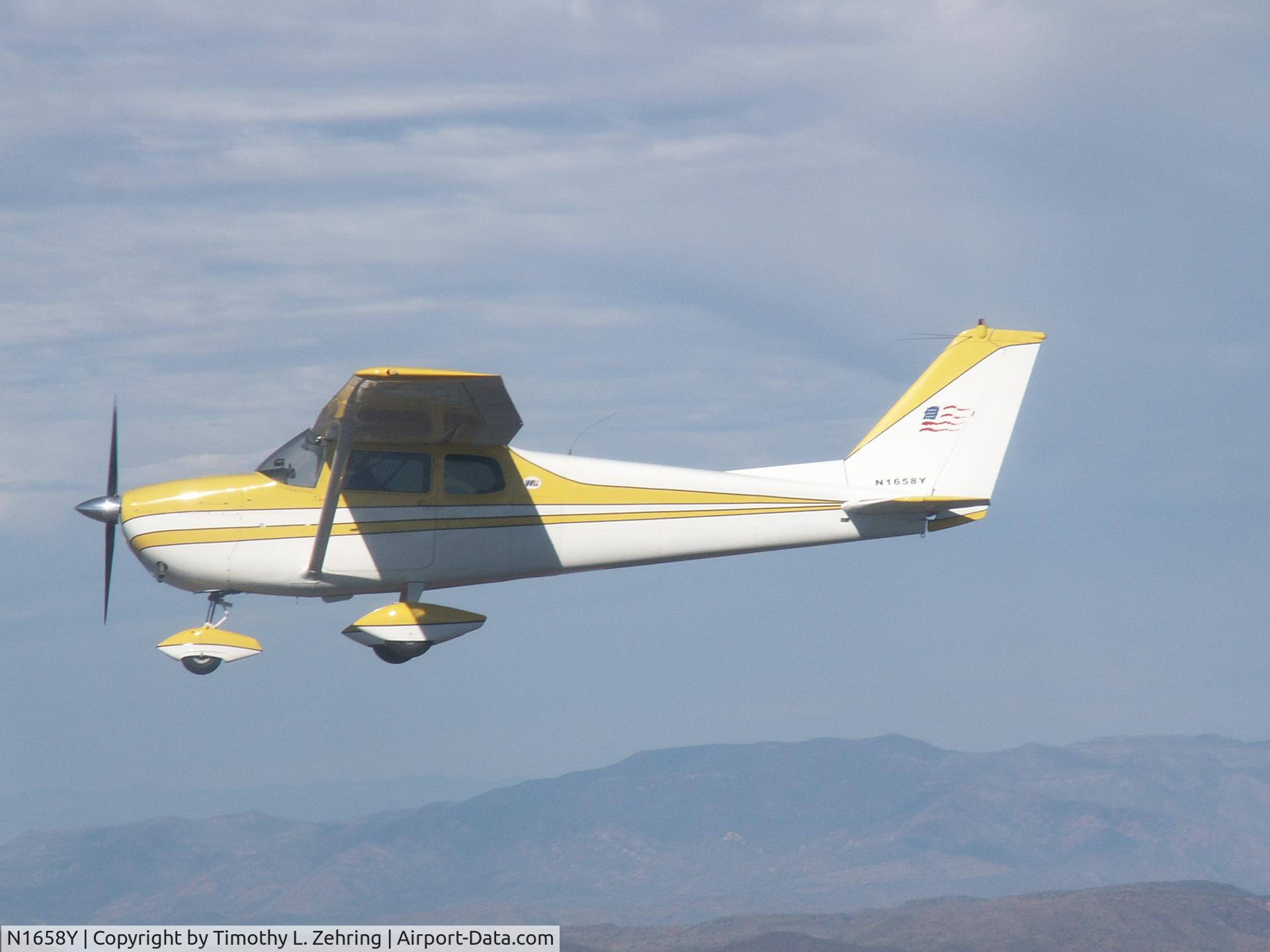 N1658Y, 1962 Cessna 172C C/N 17249358, Flying Over Arizona