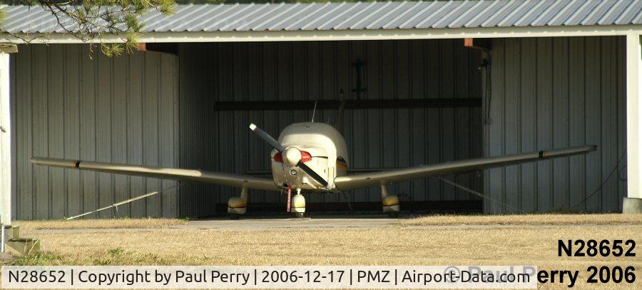 N28652, Piper PA-28-181 C/N 28-7990421, Still hidden away in the hangars