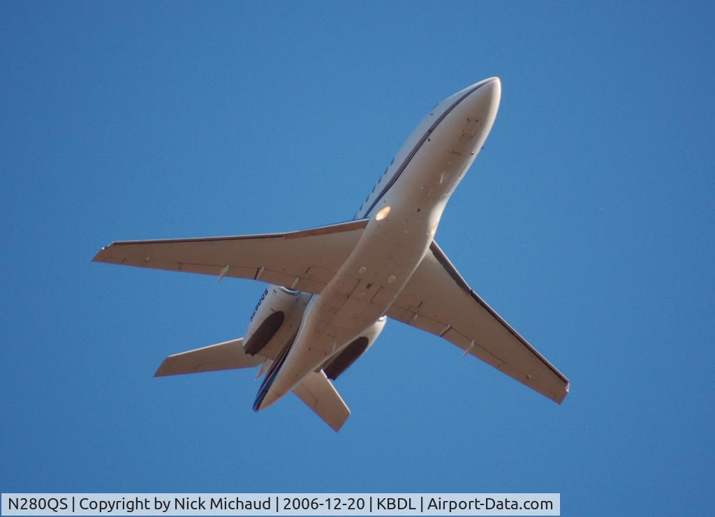 N280QS, 2002 Dassault Falcon 2000 C/N 181, Falcon taking off 24 for a short flight to JFK