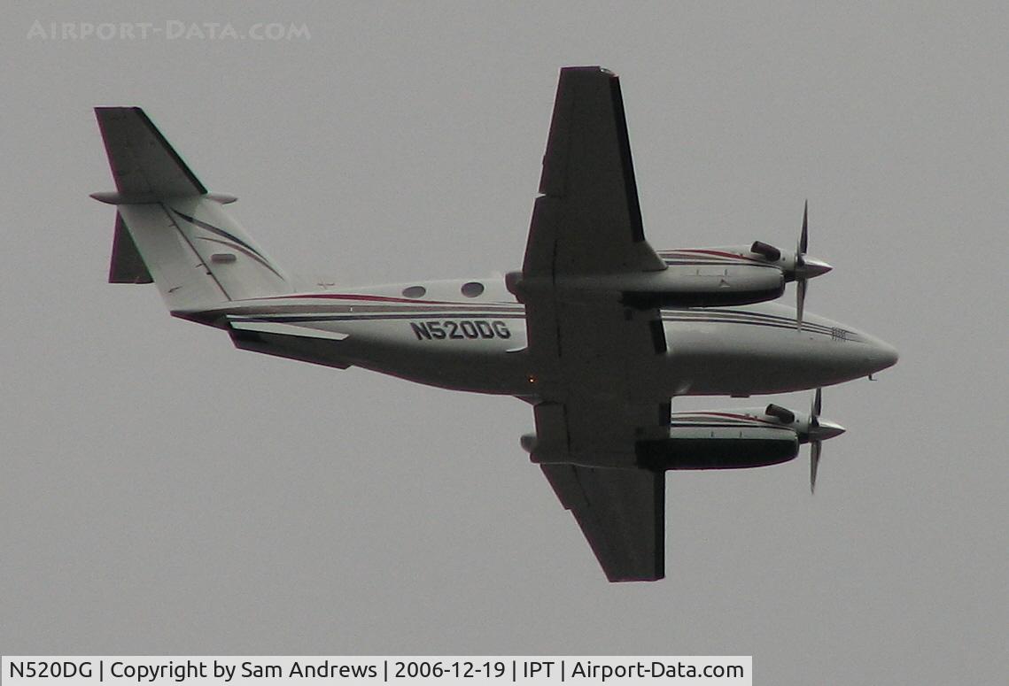 N520DG, 2001 Beech B200 King Air C/N BB-1753, Flying over my head, almost.