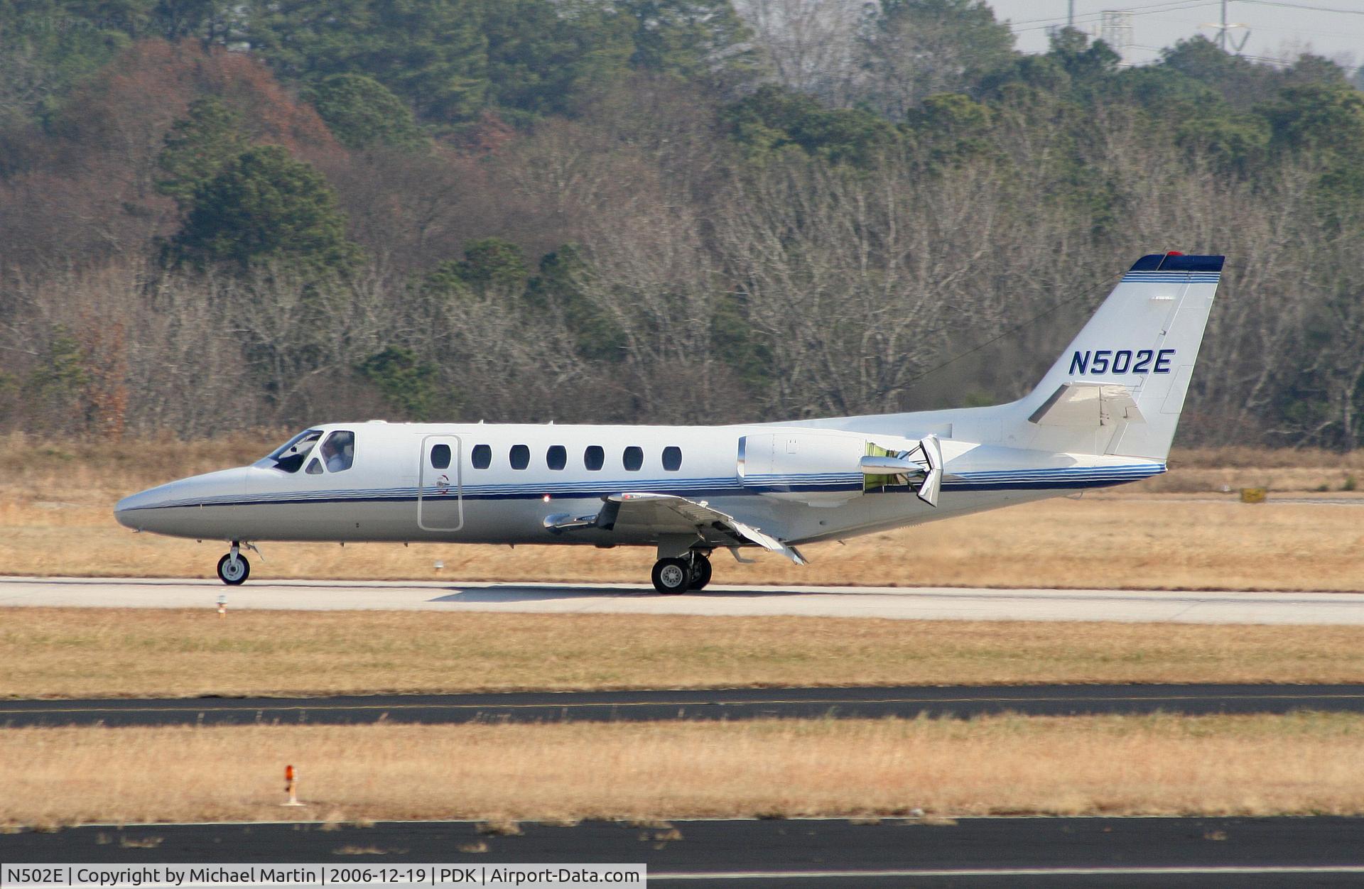 N502E, 1993 Cessna 560 Citation V C/N 560-0232, Landing Runway 2R
