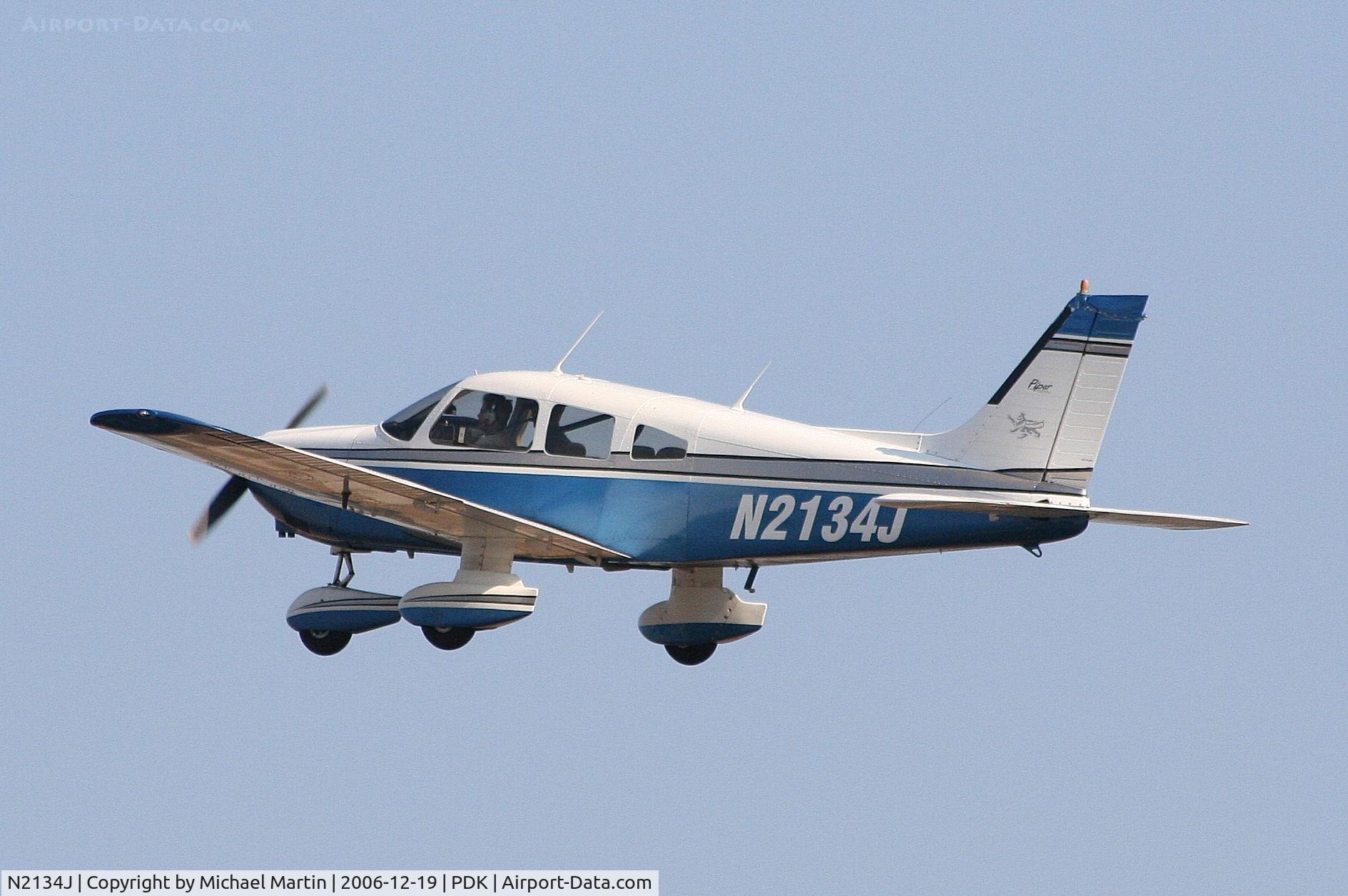 N2134J, 1978 Piper PA-28-181 C/N 28-7990218, Departing PDK enroute to SSI