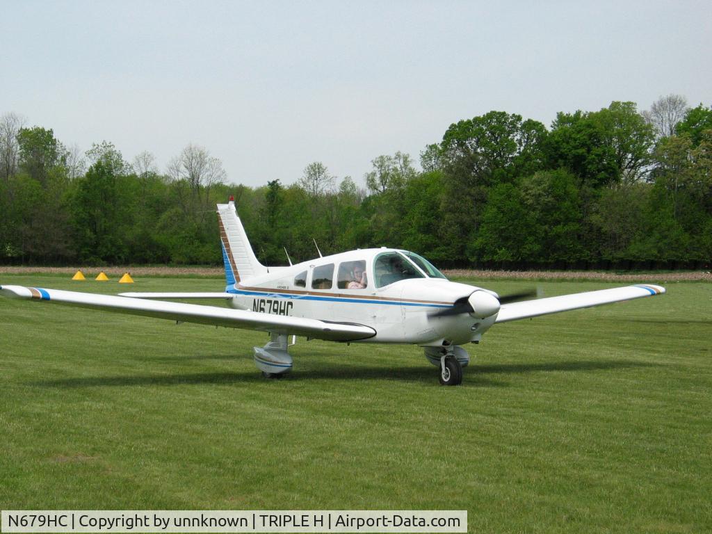 N679HC, 1979 Piper PA-28-181 C/N 28-7990425, Taxi on grass field