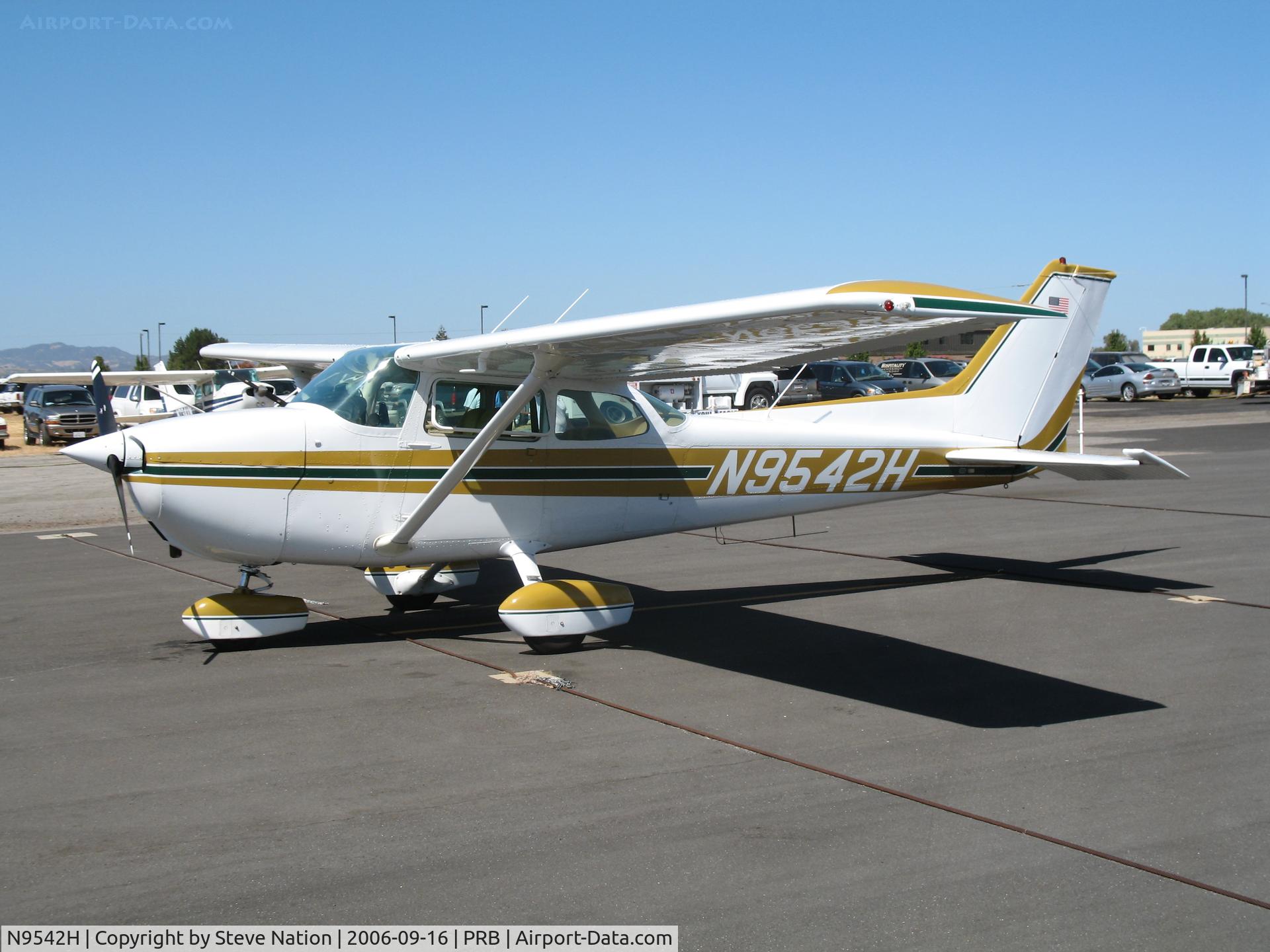N9542H, 1975 Cessna 172M C/N 17266215, 1975 Cessna 172M @ Paso Robles, CA