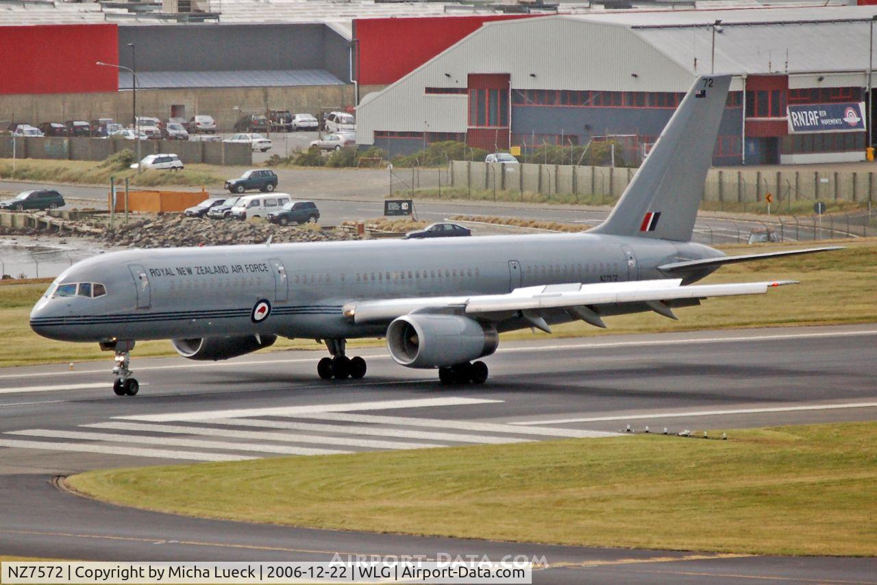 NZ7572, 1993 Boeing 757-2K2 C/N 26634, Just touched down