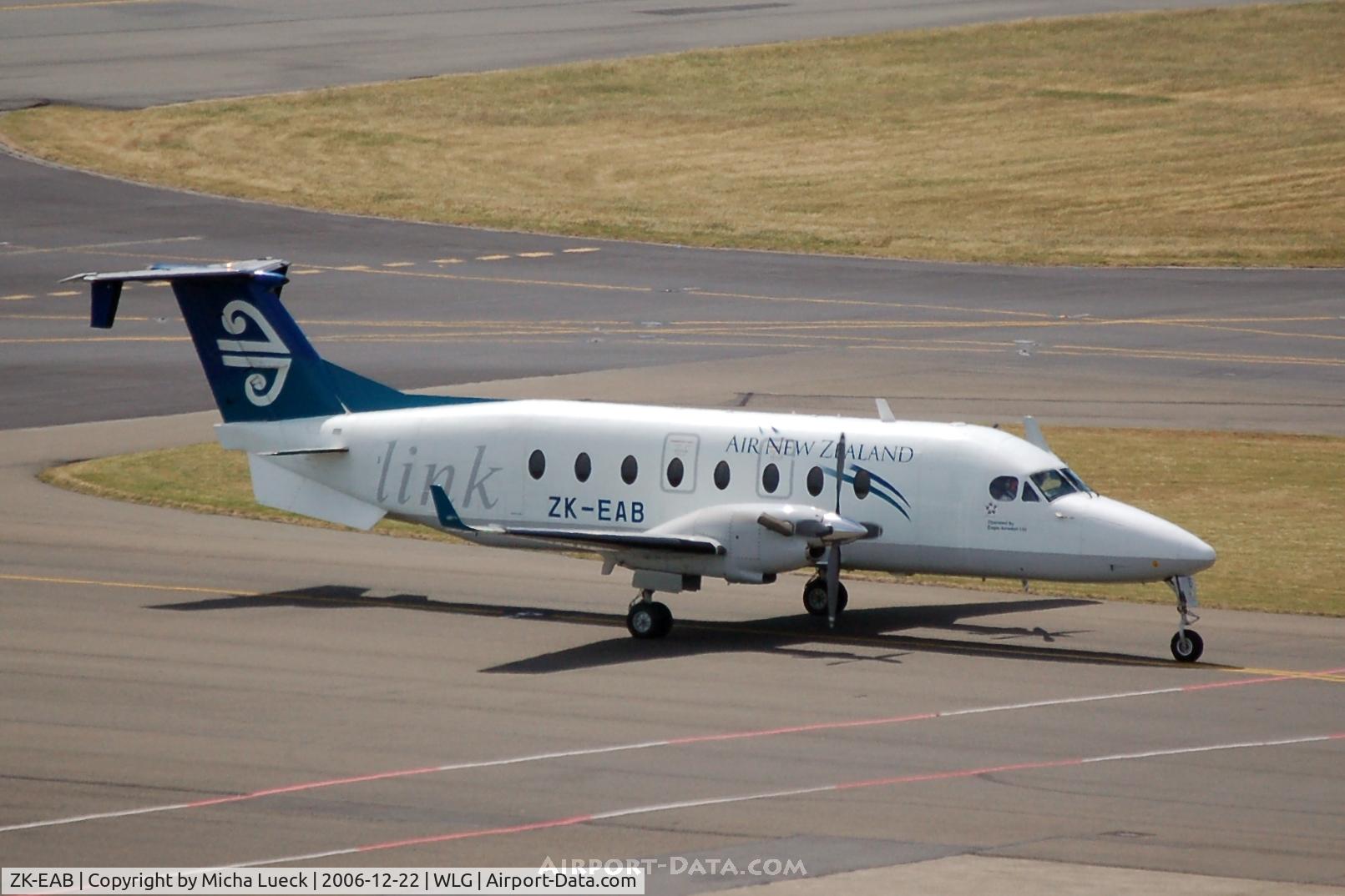 ZK-EAB, 2001 Raytheon 1900D C/N UE-425, Taxiing to the gate