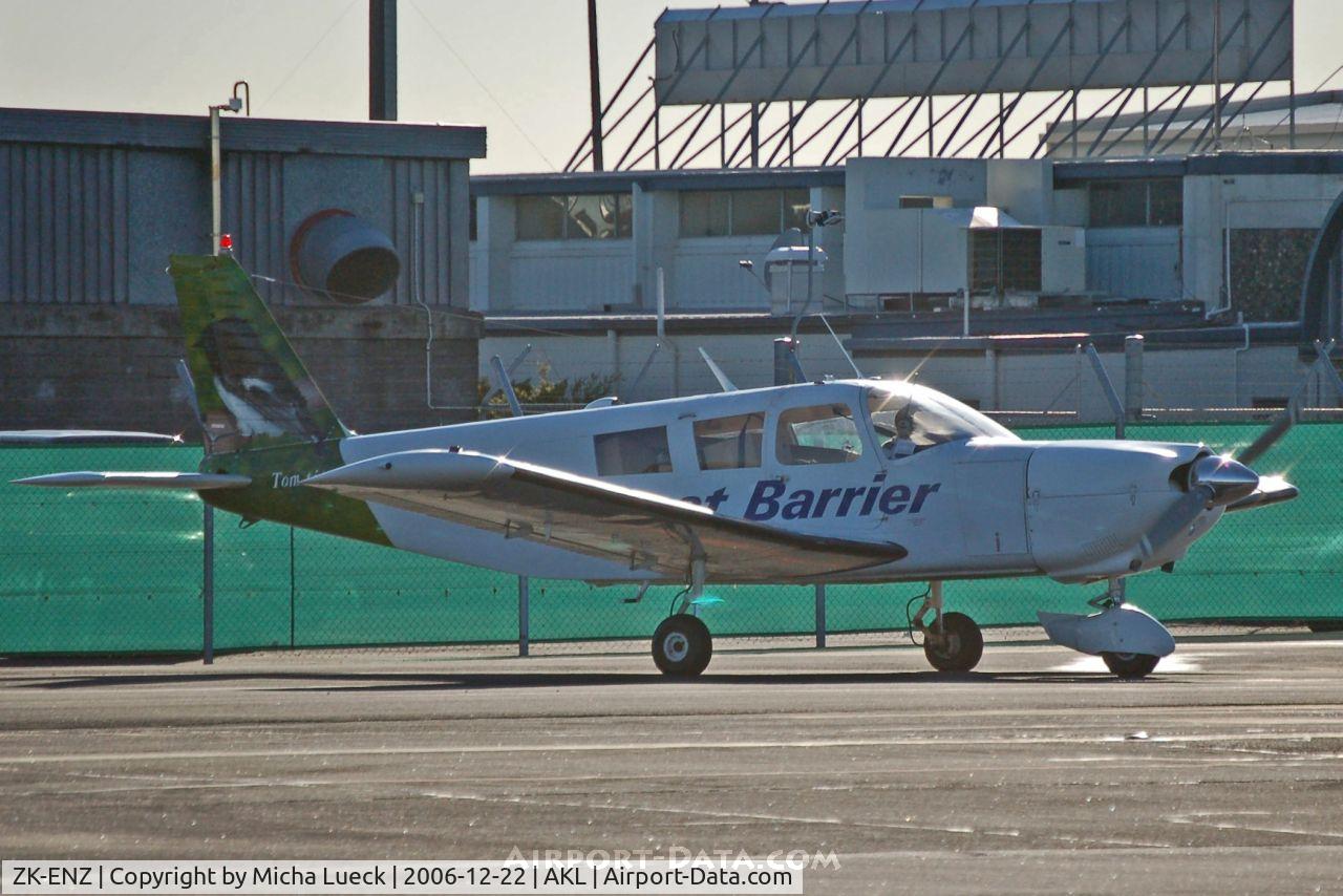 ZK-ENZ, Piper PA-32-260 Cherokee Six Cherokee Six C/N 32-1117, Taxiing to the runway