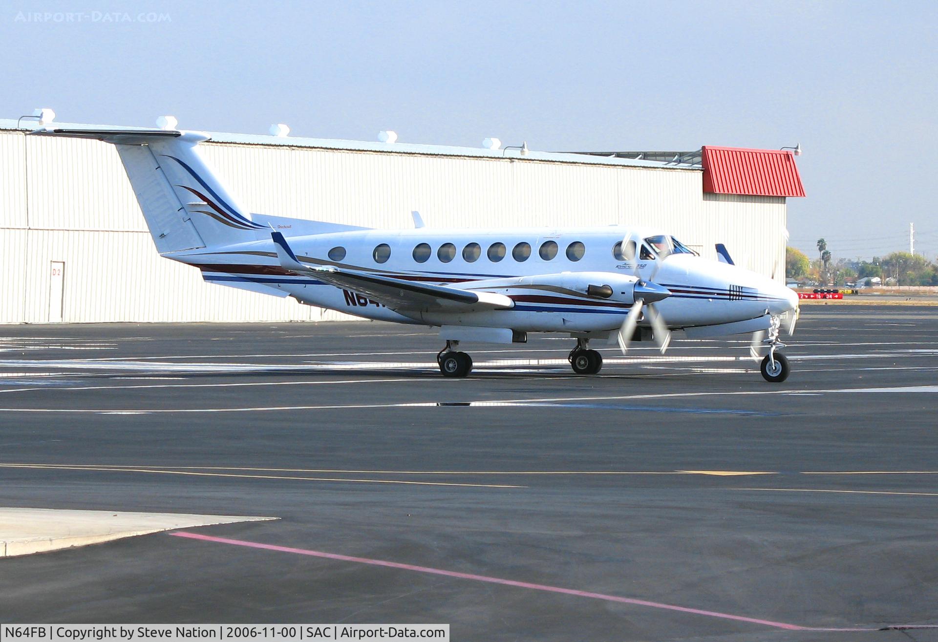 N64FB, 2000 Raytheon Aircraft Company B300 C/N FL-308, Fremont Bank 2000 Raytheon King Air 300 visiting from Hayward @ Sacramento Exec Airport, CA