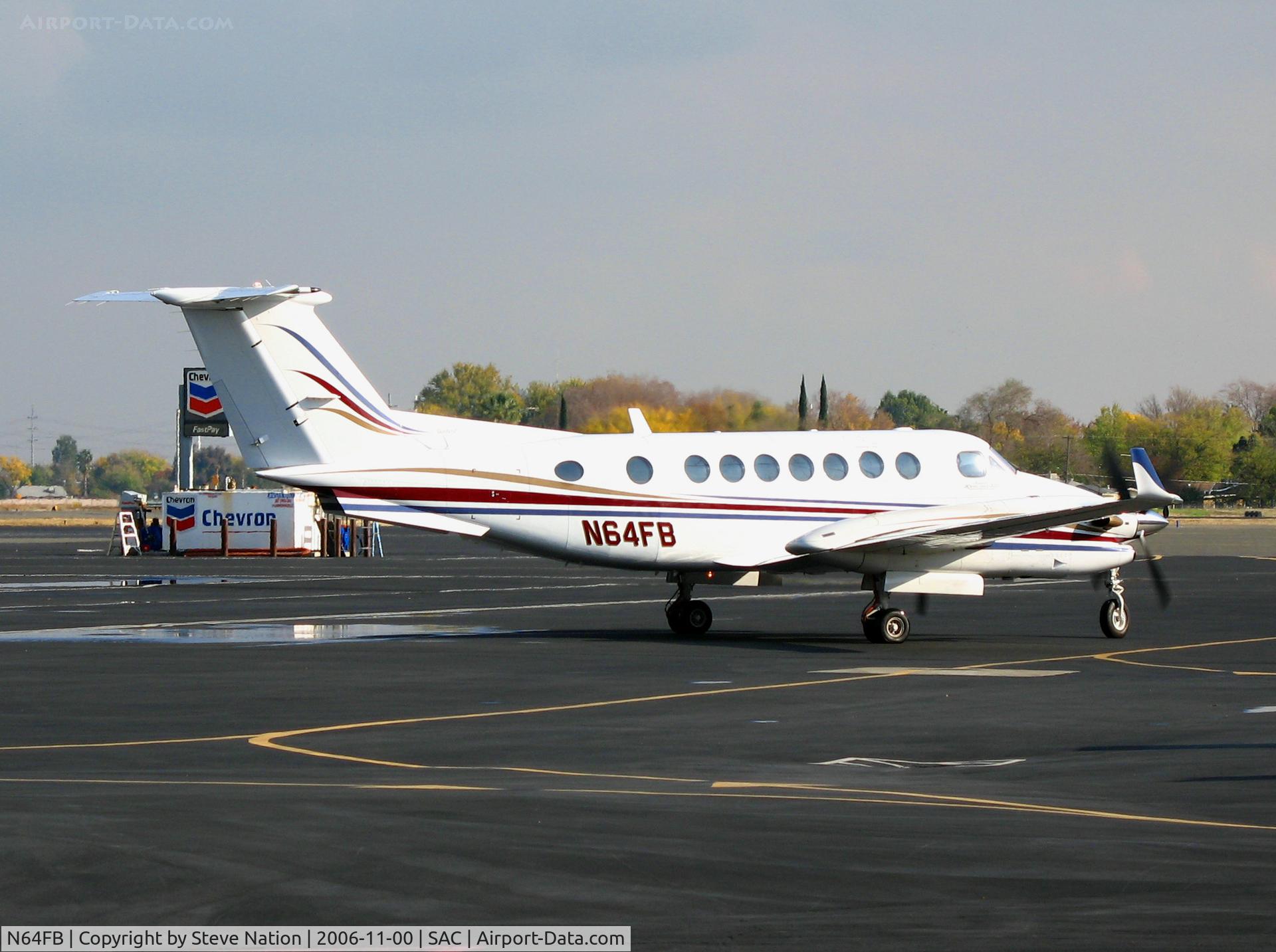 N64FB, 2000 Raytheon Aircraft Company B300 C/N FL-308, Fremont Bank 2000 Raytheon King Air 300 visiting from Hayward @ Sacramento Exec Airport, CA