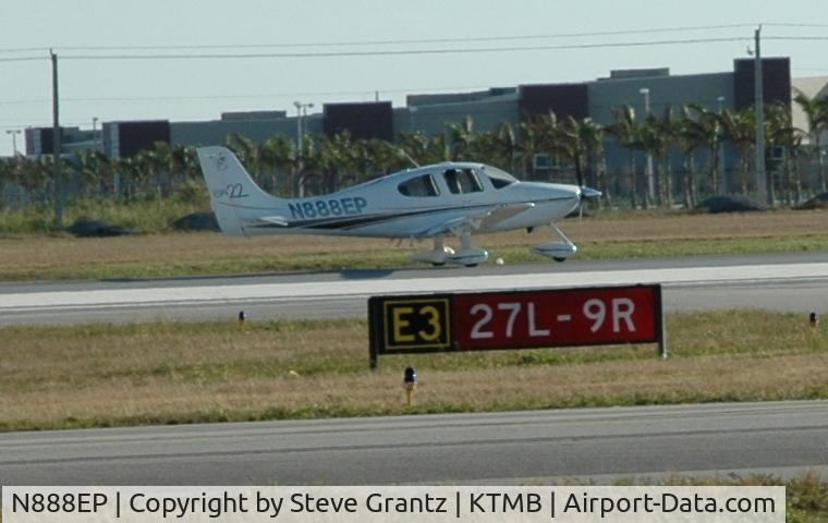 N888EP, 2002 Cirrus SR22 C/N 0190, Landing at KTMB