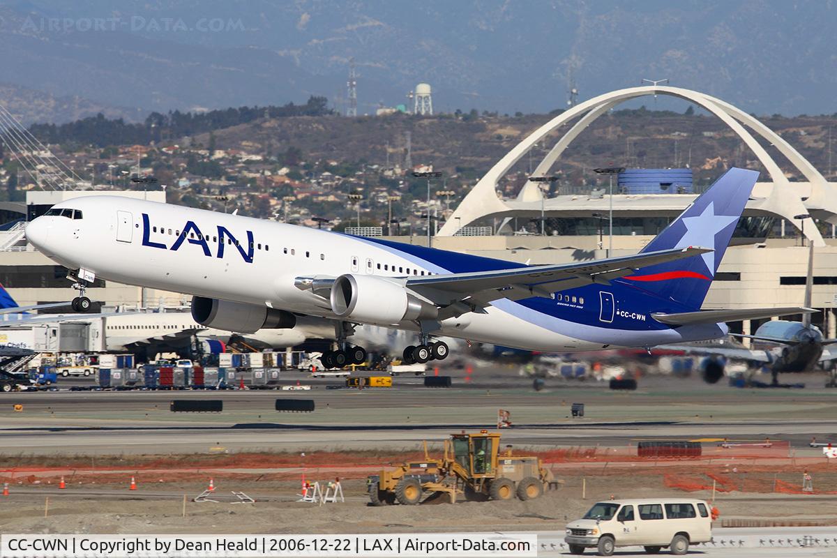 CC-CWN, Boeing 767-316/ER C/N 35229/949, LAN Airlines CC-CWN (FLT LAN601) departing RWY 25R enroute to Jorge Chavez Int'l (SPIM). Many thanks to Ralph Duenas for letting me use his lens. [Canon 30D, 300mm f/4L IS]