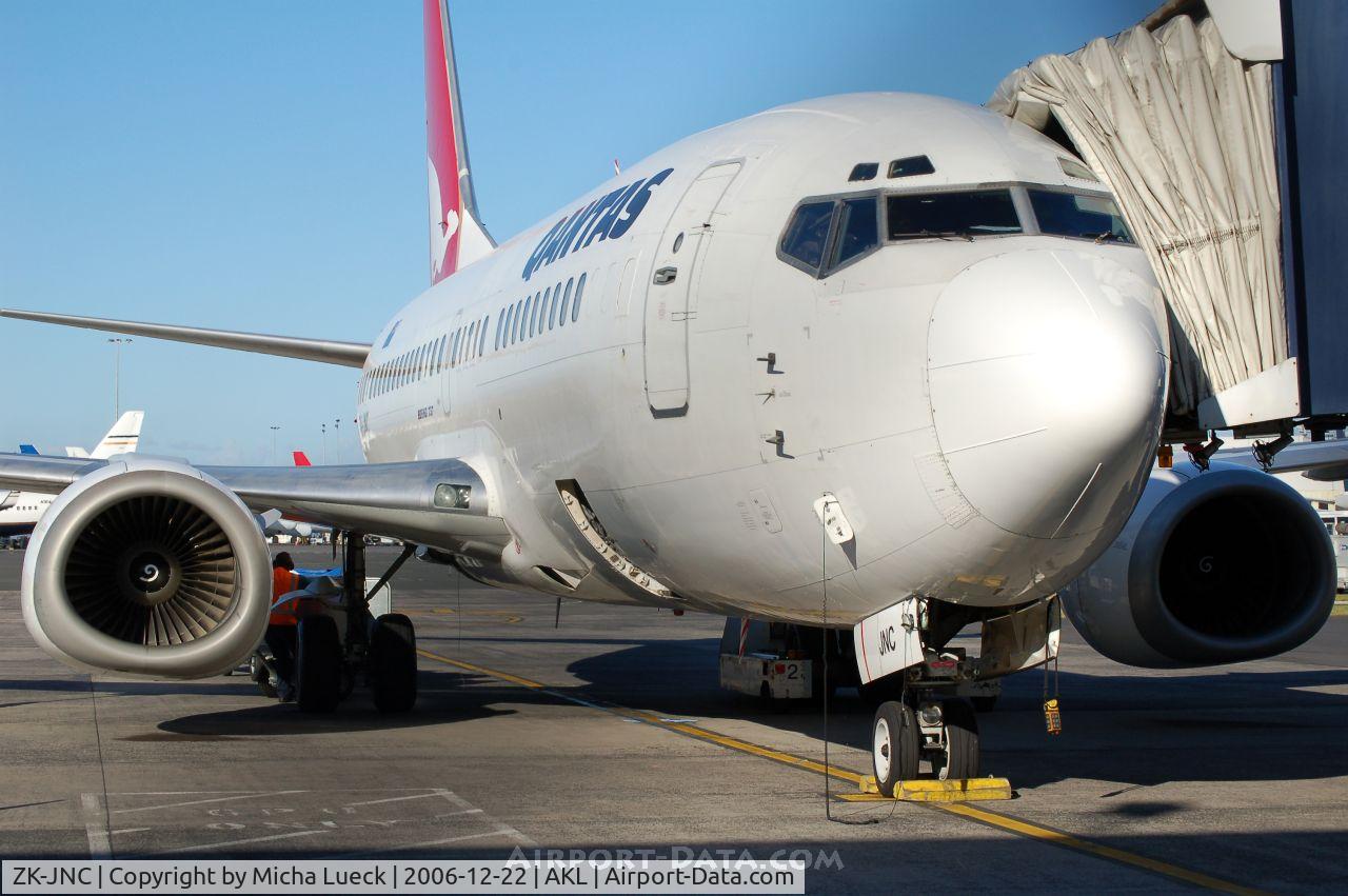 ZK-JNC, Boeing 737-376 C/N 24296, At the gate in Auckland