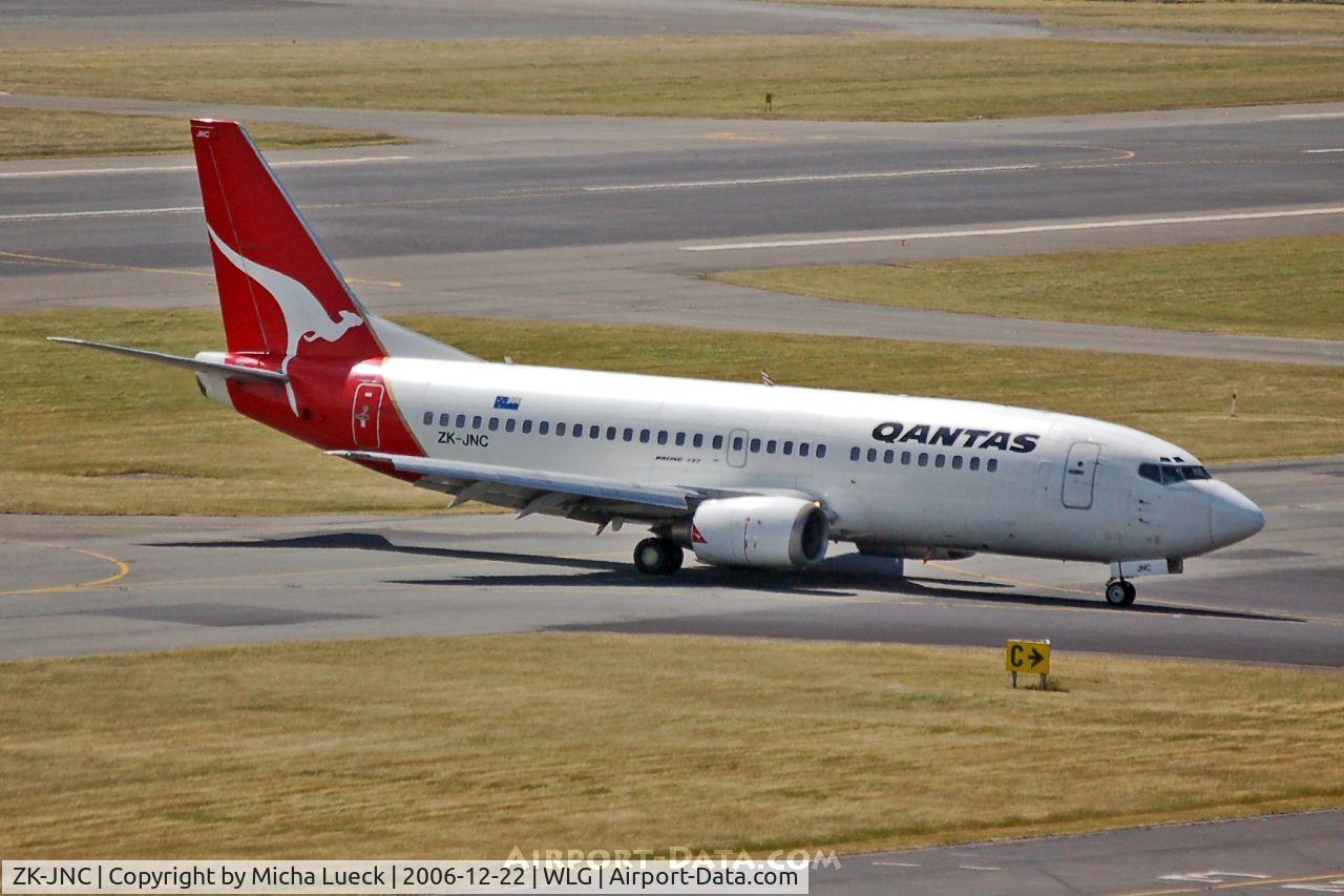 ZK-JNC, Boeing 737-376 C/N 24296, Taxiing to the gate